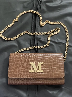 £185 • Buy Max Mara Wallet In Chain Clutch Bag
