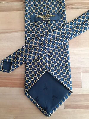 Brooks Brothers Silk Necktie Navy Blue And Gold Chain Link Geometric Pattern USA • $4.97