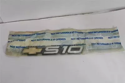 1994-2004 Chevrolet S10 Emblem Door Tailgate Name Plate Badge 94-04 NOS#15629983 • $47.96