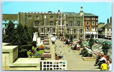 Postcard  Norwich Norfolk England The Guildhall And Garden Of Remembrance • £2.50