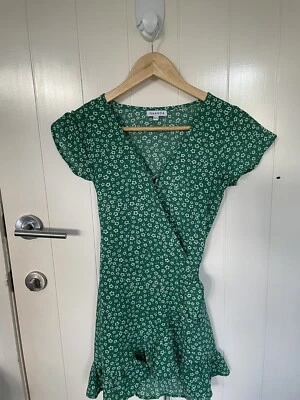 $10 • Buy Ghanda Green Floral Wrap Dress, Teens 10-11.
