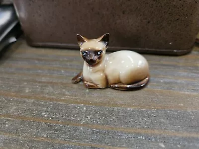 Vintage Hagen Renaker Siamese Cat Darker Outlined Eyes Figurine Retired  • $13