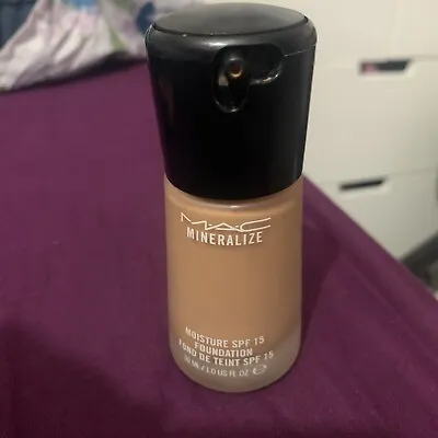 Mac Mineralize Foundation Nc35 • £18