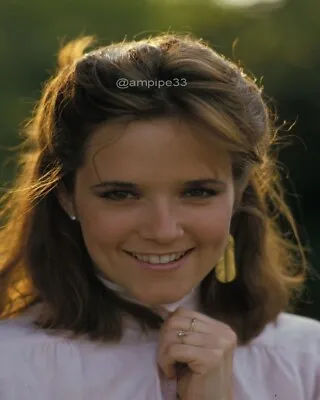 LEA THOMPSON 8X10 GLOSSY PHOTO Photograph Picture Print 1980s 80s • $10.99