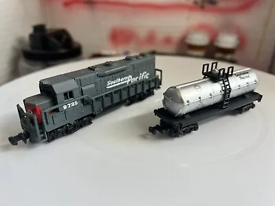 N Scale Southern Pacific GP60 Dummy Locomotive 9725 & Tanker • $5