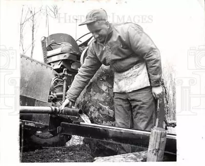 1966 Press Photo Maple Sugar Syrup Sap Dorn Diehl David - Dfpb95055 • $15.99