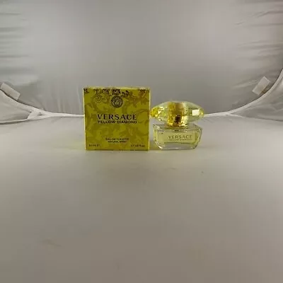 Versace Yellow Diamond Perfume By Gianni Versace - 1.6 / 1.7 Oz / 50 Ml EDT NIB • $33.75