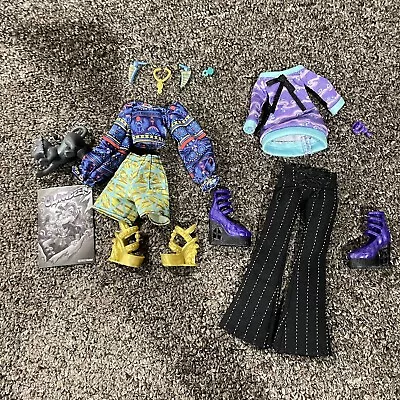 Monster High - G3 Clothes And Accessories Lot • $17