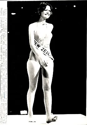 LD250 '75 AP Wire Photo MISS NEW ZEALAND JANET ANDREA NUGENT MISS WORLD SWIMSUIT • $20