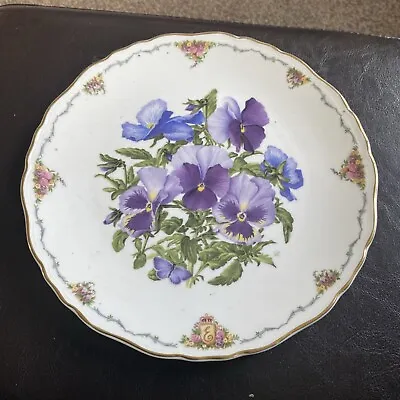 Royal Albert  “ Pansies “ The Queen Mother’s Favourite Flowers Collectors Plate • £3.50