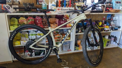 $2200 • Buy MINT Kona Honzo CR Carbon Medium NX 11 Revelation X Fusion SRAM Level 2699.00