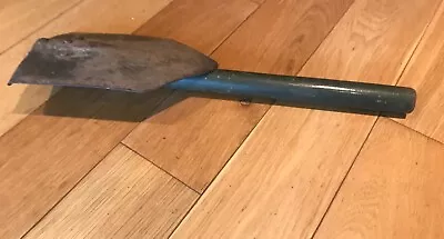 Vintage Taiwan Folding Army Shovel  • $28.98