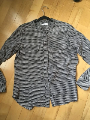 £30 • Buy Equipment Geometric Pattern Black And White Silk Shirt Medium