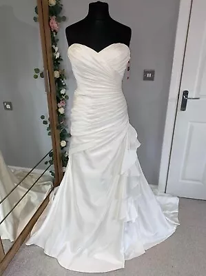 Madeline Gardner Wedding Dress • £400