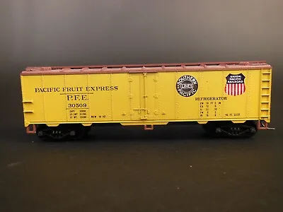 Ho Scale Pacific Fruit Express Pfe 30509 40' Steel Reefer • $25.99