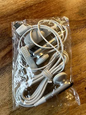 Brand New Stereo Samsung E530 Handsfree/Headphones/Earphones AEP421SSE • £2.40