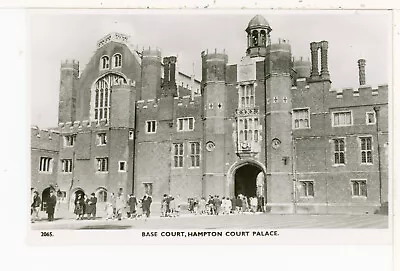  LONDON      BASE  COURT    HAMPTON  COURT  PALACE      1930/50s • £1.50