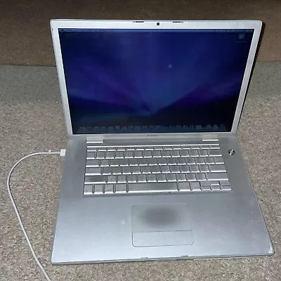 Apple Macbook Pro A1226 2.4 GHZ  2GB (see Description And Photos) • $74.91