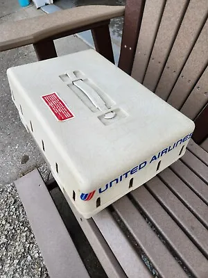 United Airlines Pet Carrier Vintage UA Pet Airplane Carry Cage Kennel Aviation • $12.50