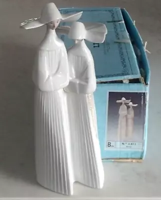 Lladro 4611  Nuns  2 Nuns W Rosaries Glazed PLEATED White Finish - MIB RV$215 • $99.95