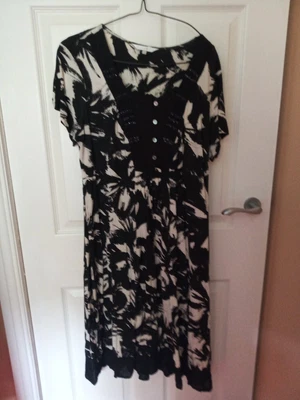 £5.99 • Buy Flattering Dress, RJR John Rocha Size 16, Black And White, Short Sleeves