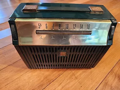 VINTAGE MOTOROLA GREEN TUBE RADIO MODEL 63L1 For Parts  • $65