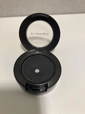 £6.50 • Buy MAC Eyeshadow In Carbon Matte
