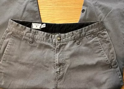 Mens Volcom Straight Leg Chino Pants Slacks Size 33 Grey • $15