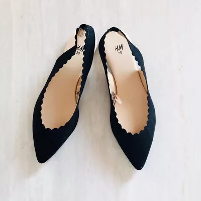 New Women’s H&M Scalloped Pointy Toe Black Faux Suede Flats • $25