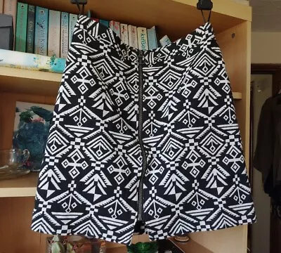 Black And White Woven Fabric Zip Front A Line Skirt Size 8 By Papaya. • £1.99