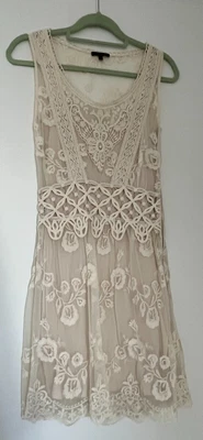 $40 • Buy Massimo Dutti Cream Lace Dress, Size S