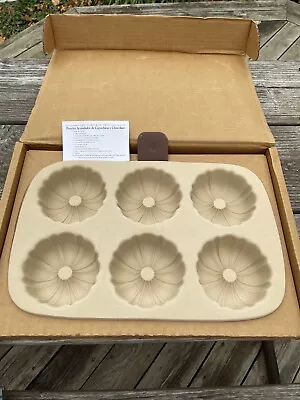 $19.95 • Buy The Pampered Chef #1441 Mini Fluted Pan  6 Bundt Cakes Family Heritage Stoneware
