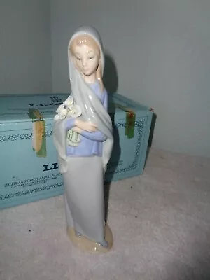 Lladro Porcelain Figurine #4650 Girl With Calla Lilies Flowers • $79