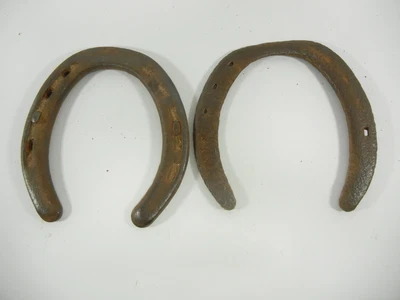 $11.99 • Buy Lot Of 2 Old Vintage Rusty Iron Horseshoes Western Primitive. E1022I