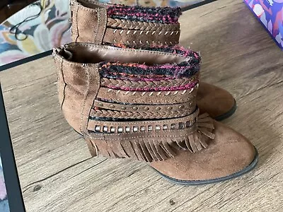 Mudd Boots Womens 8.5 M Ankle Booties Brown Leather Woven Braided Studded Fringe • $10