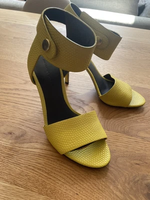 $45 • Buy Alexander Wang Heels Yellow Leather S 37