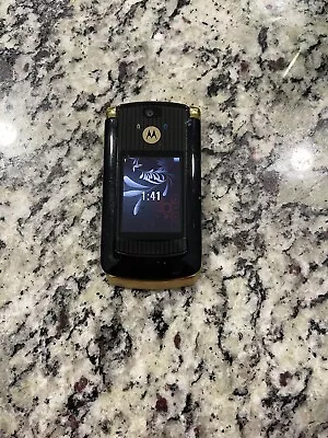 Motorola RAZR2 V8 2GB Unlocked GSM 2MP Flip Bluetooth MP3 2.2  Gold Mobile Phone • $39.99