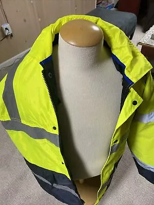 Brand New - Large Insulated Safety Jacket High Visibility W/Hood . • $9.99