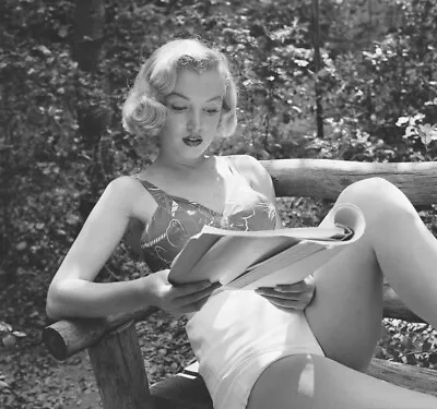 Marilyn Monroe Concentrated Reading 8x10 Picture Celebrity Print • $4