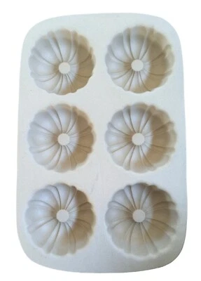$49.99 • Buy Pampered Chef Mini Fluted Bundt Pan Stoneware 061104 Family Heritage Collection