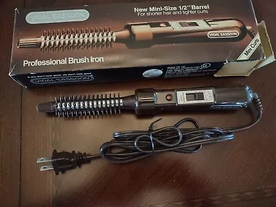 VINTAGE VIDAL SASSOON Mini-Size 1/2” Barrel  PROFESSIONAL CURLING IRON VS-112 • $19.95