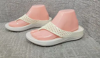 FitFlop Women's Size 8 White Microwavable Board Comfort Flip Flop Sandal Shoe • $29.99