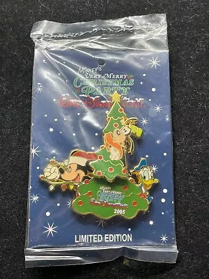 Disney Pin WDW Mickey Very Merry Christmas Party 2005 Donald Goofy Tree 43143 LE • $19.99