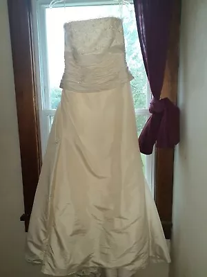 Wedding Dress Size 14 • $175