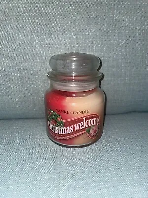 Yankee Candle Christmas Welcome Medium Swirl Jar Red Apple Wreath/Sugared Apple • £26