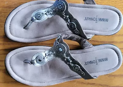 Minnetonka Uptown Wedge Thong Sandal Silver Pewter Embellished Beaded Sz 9 Grey • $18