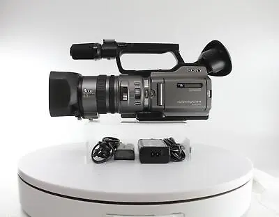 Sony NTSC 3CCD MiniDV Handycam Camcorder 12x Zoom - Video Transfer (DCR-VX2100) • £999.99