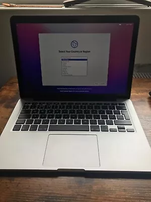 Apple MacBook Pro 13-Inch (256 GB Intel Core I5 1.2 GHz 8GB) Laptop - Silver • £145