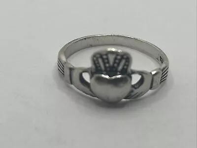 Vintage 925 Sterling Silver Ring Claddagh Size 6 • $13.42