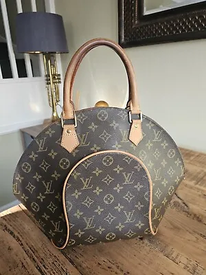 Louis Vuitton Ellipse Mm Handbag • £679